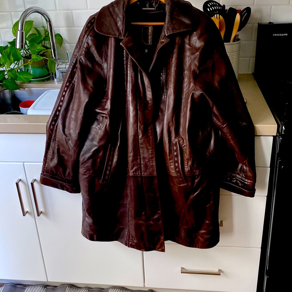 Exquisite Rich brown leather coat/jacket